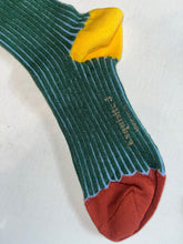 Laden Sie das Bild in den Galerie-Viewer, Gestreifte Socken grün und schwarz Exquisite J
