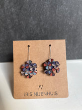 Laden Sie das Bild in den Galerie-Viewer, Runde Stoffohrringe verschiedene Farben an Silberkette - Minis on a chain - IRIS NIJENHUIS
