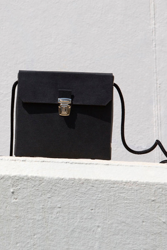 Umhängetasche schwarz verschiedene Formate - Pendular Pocket