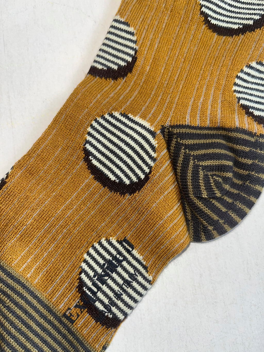 Gepunktete Socken ocker oder grau Exquisite J