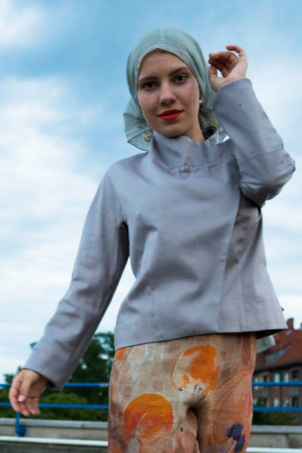 Graue Jacke geraffter Kragen CLARA KAESDORF