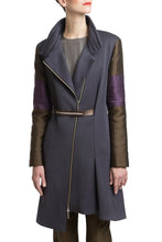 Laden Sie das Bild in den Galerie-Viewer, Wool Coat in Grey with Green and Purple Sleeves