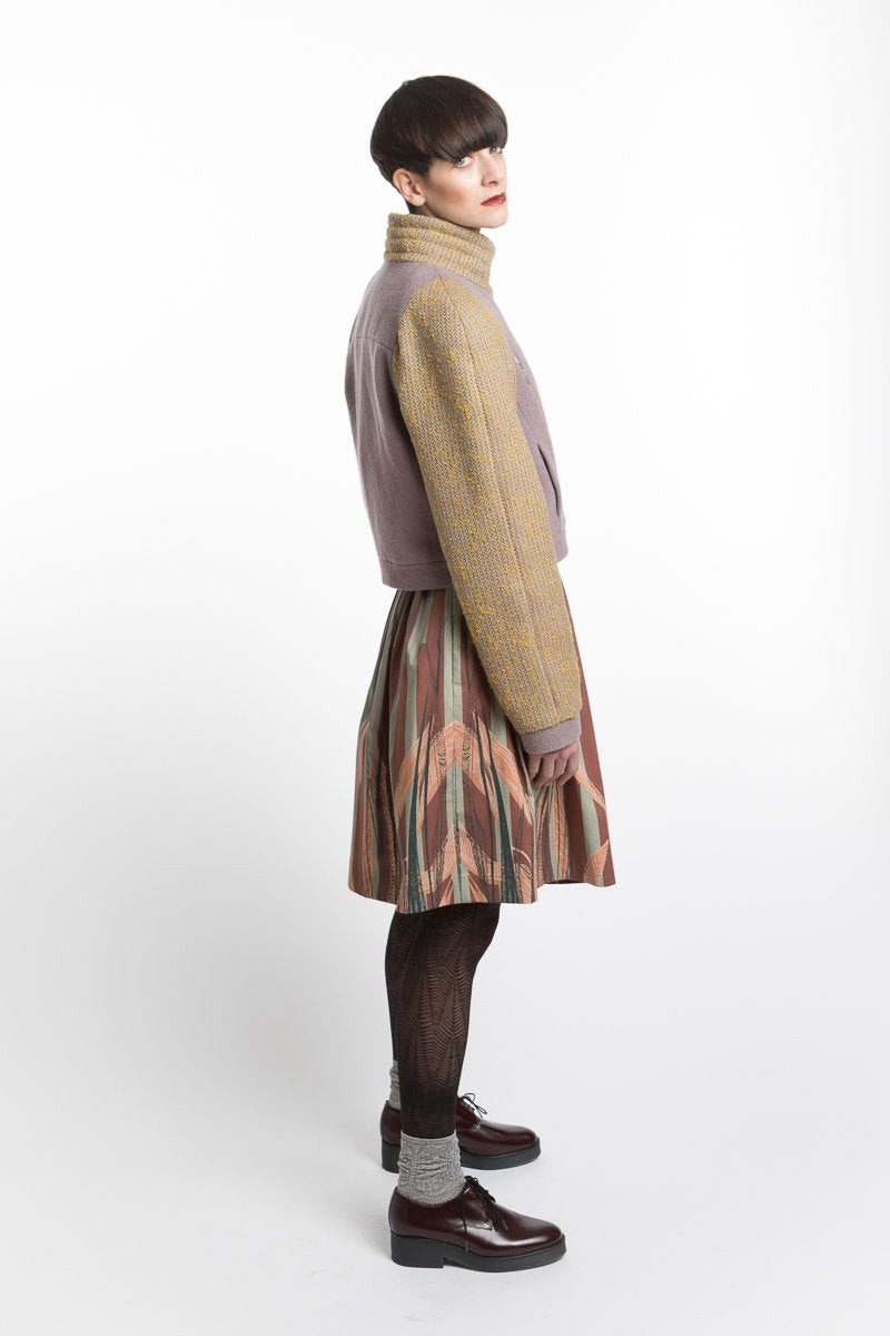 Pleated skirt with leave print