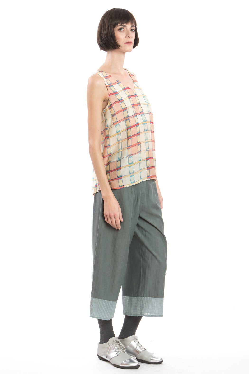 V-neck Check Print