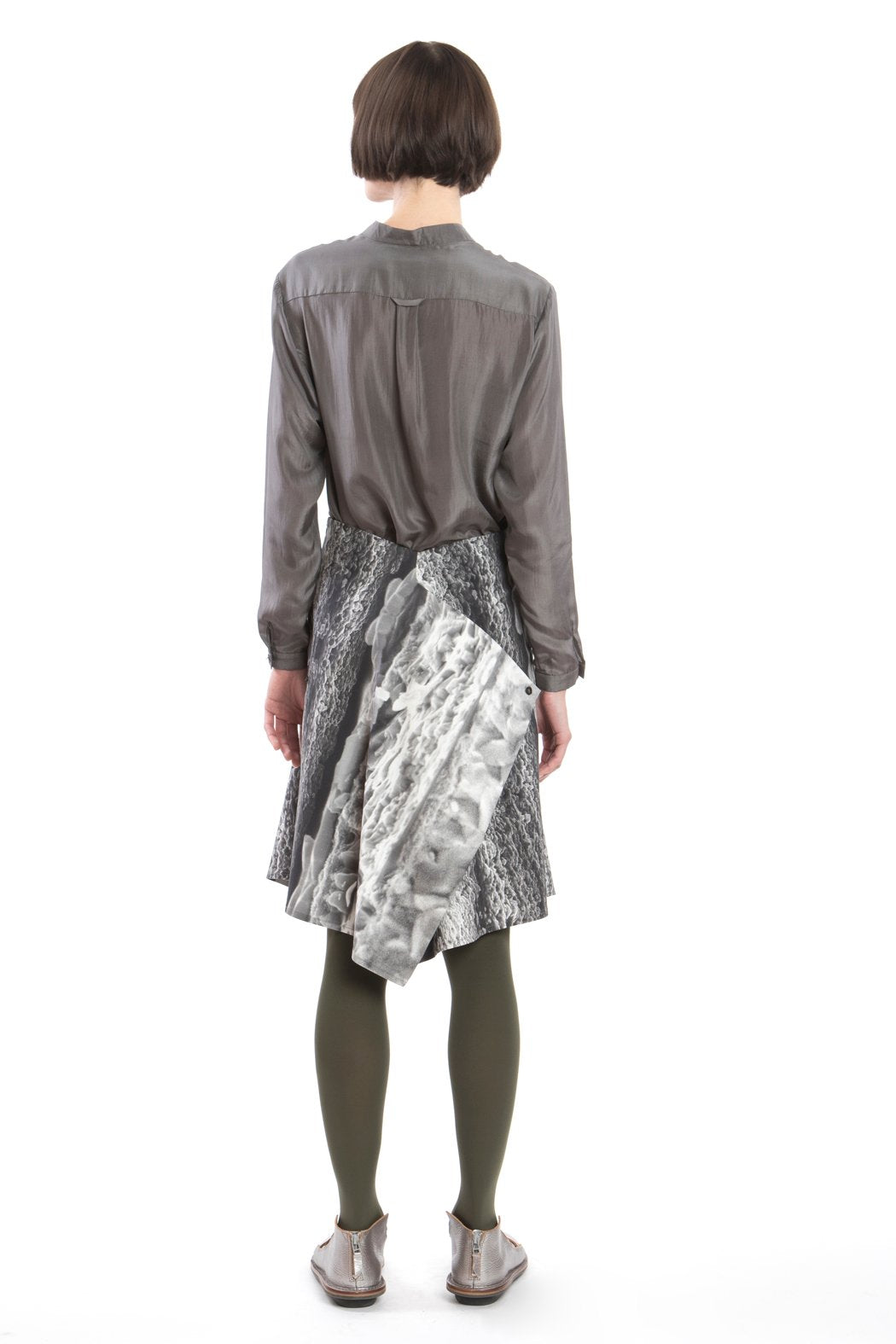 Skirt Modifiable Ice-Crystal