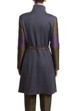 Laden Sie das Bild in den Galerie-Viewer, Wool Coat in Grey with Green and Purple Sleeves