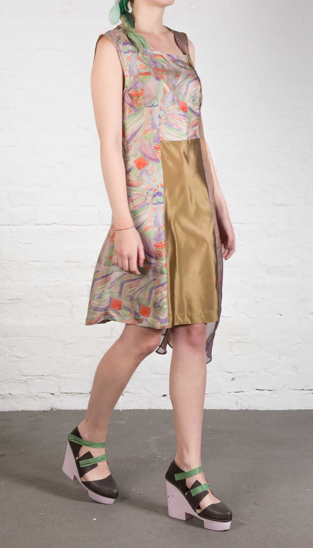 Lila Seidenkleid mit Schleier S / 36