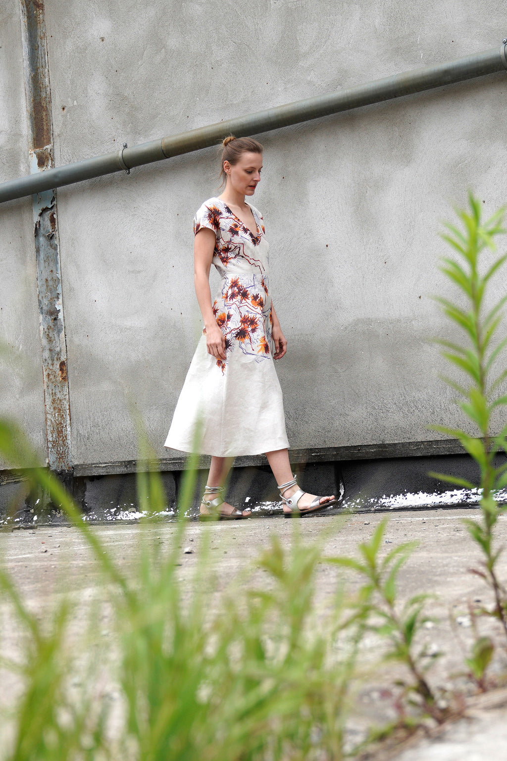 Elegant Floral Linen Dress with Flared Skirt