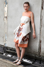 Laden Sie das Bild in den Galerie-Viewer, romantic summer dress with orange floral print
