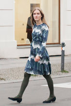 Laden Sie das Bild in den Galerie-Viewer, Wrap dress dark bloue made in BErlin