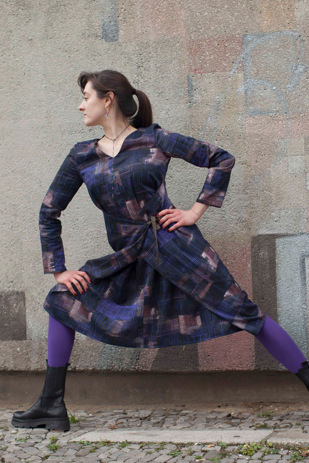 adjustable dress in dark colors by clara kaesdorf