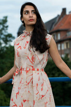 Laden Sie das Bild in den Galerie-Viewer, Linen Dress with red print