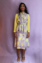 Laden Sie das Bild in den Galerie-Viewer, Midi Leinenkleid lila gelb Clara Kaesdorf