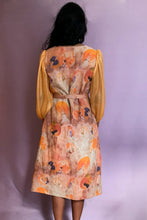 Laden Sie das Bild in den Galerie-Viewer, Dress Linen Orange Silk Sleeves