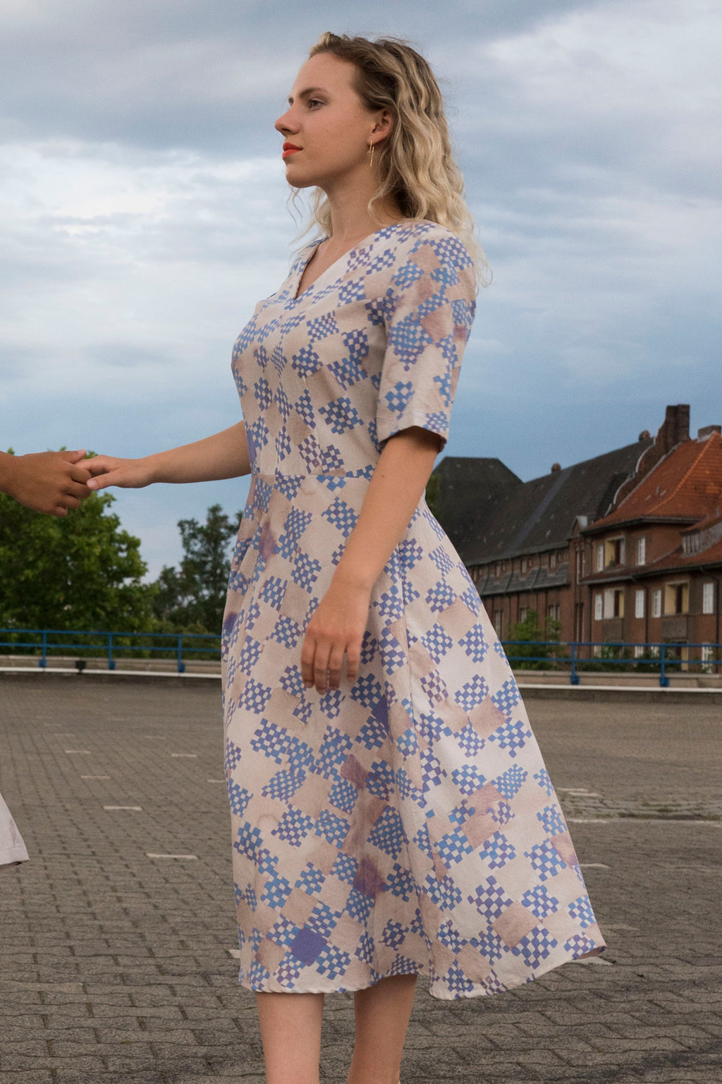 Glockenkleid ausgestellt CLARA KAESDORF