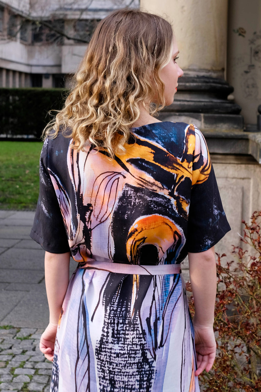 Rückenansicht Vogelprint CLARA KAESDORF