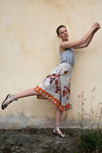 Laden Sie das Bild in den Galerie-Viewer, Linen Skirt Blossoms Orange