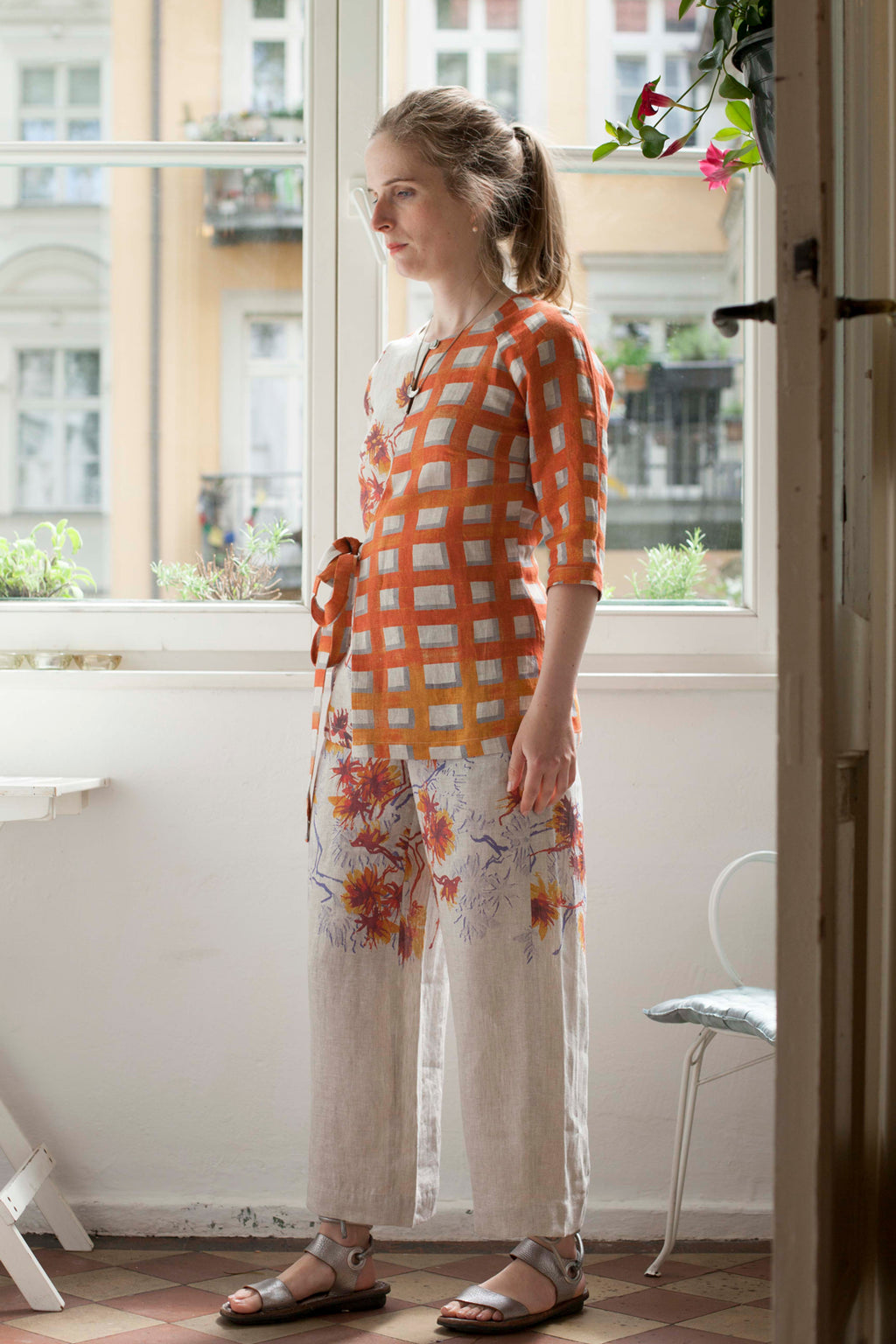 Leinen Culottes mit orangenem Blumenmuster
