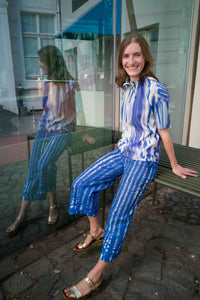 Summer outfit with blue printed trousers