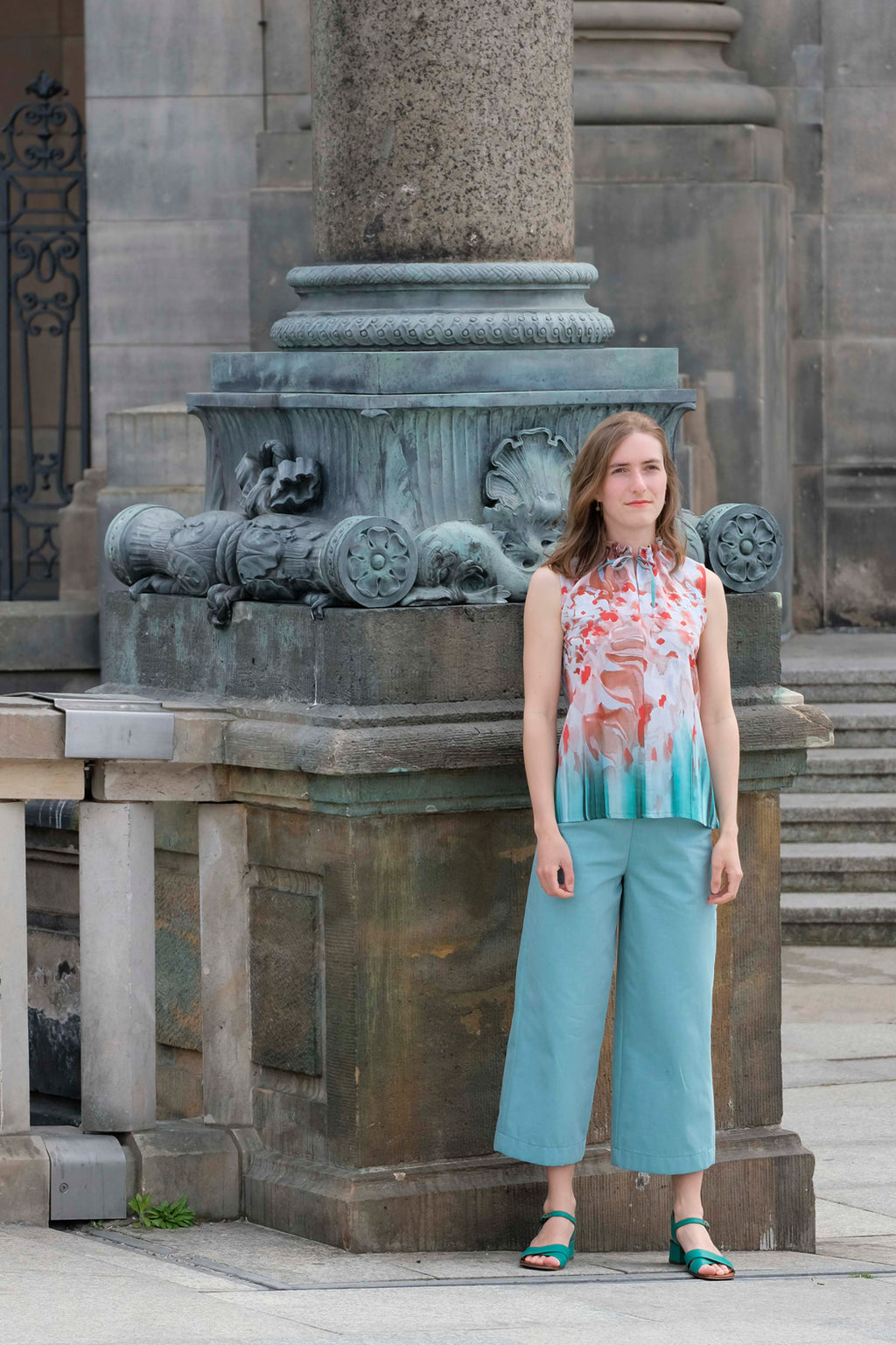 Grüne Sommerhose mit weitem Bein aus Berlin CLARA KAESDORF