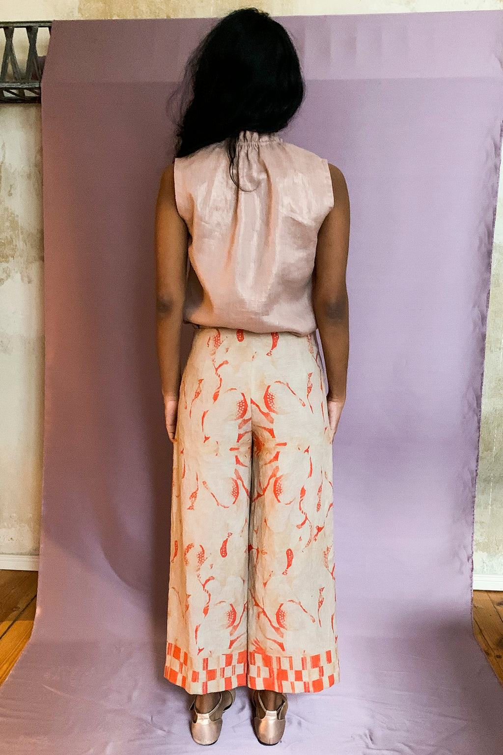 Culottes aus Leinen mit rotem Muster CLARA KAESDORF