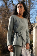 grüne Wickelbluse aus Berlin CLARA KAESDORF