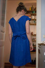 Laden Sie das Bild in den Galerie-Viewer, Blue Linen Dress Draping