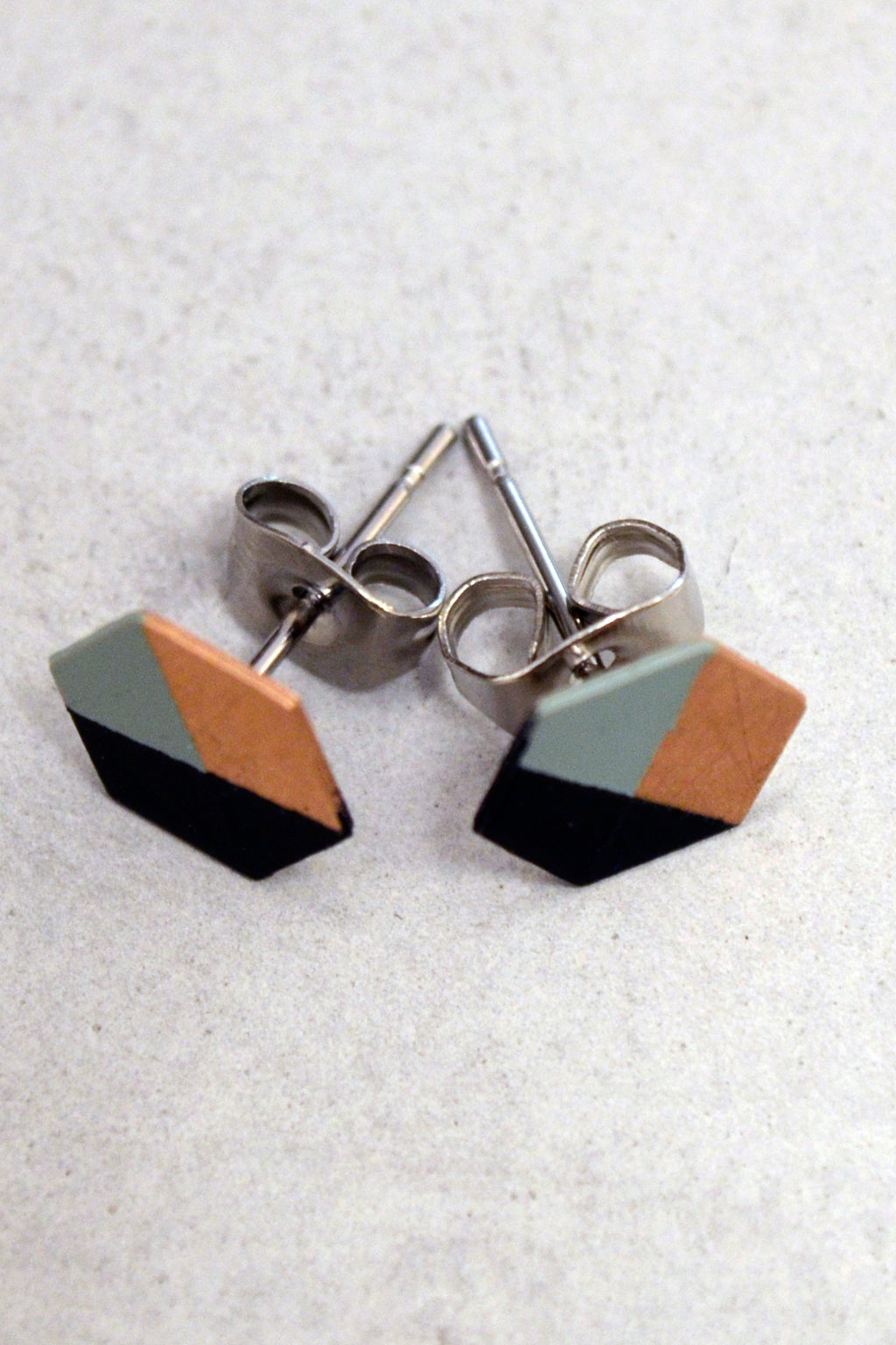Minimalistic Studs Mint / Black