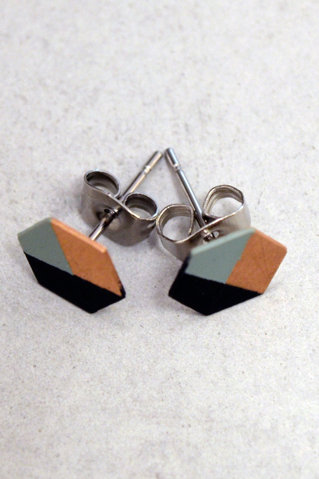 Minimalistic Studs Mint / Black