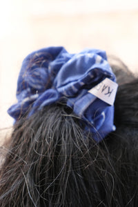 Haargummi Scrunchie aus bunten Stoffen handgefertigt in Berlin  CLARA KAESDORF