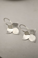 Laden Sie das Bild in den Galerie-Viewer, Minimalistic Silver Earrings