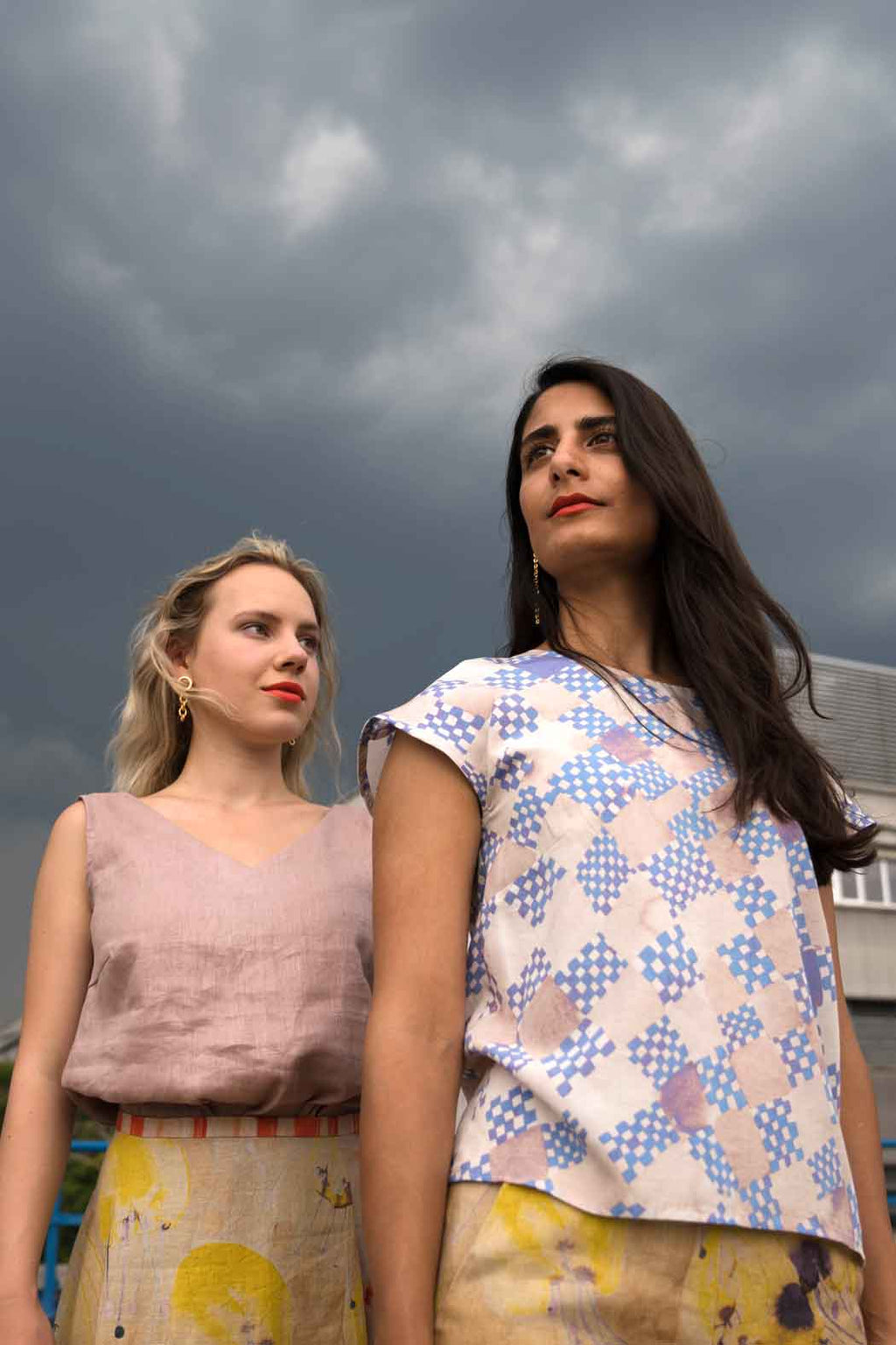 blue beige printed summer top Tencel made in Berlin CLARA KAESDORF